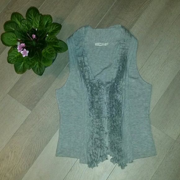 Hazel Vest with Ruffle Details - Picture 3 of 5